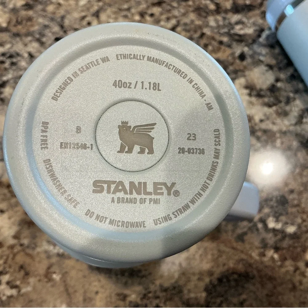 Stanley 40 oz tumbler - Picture 2 of 4